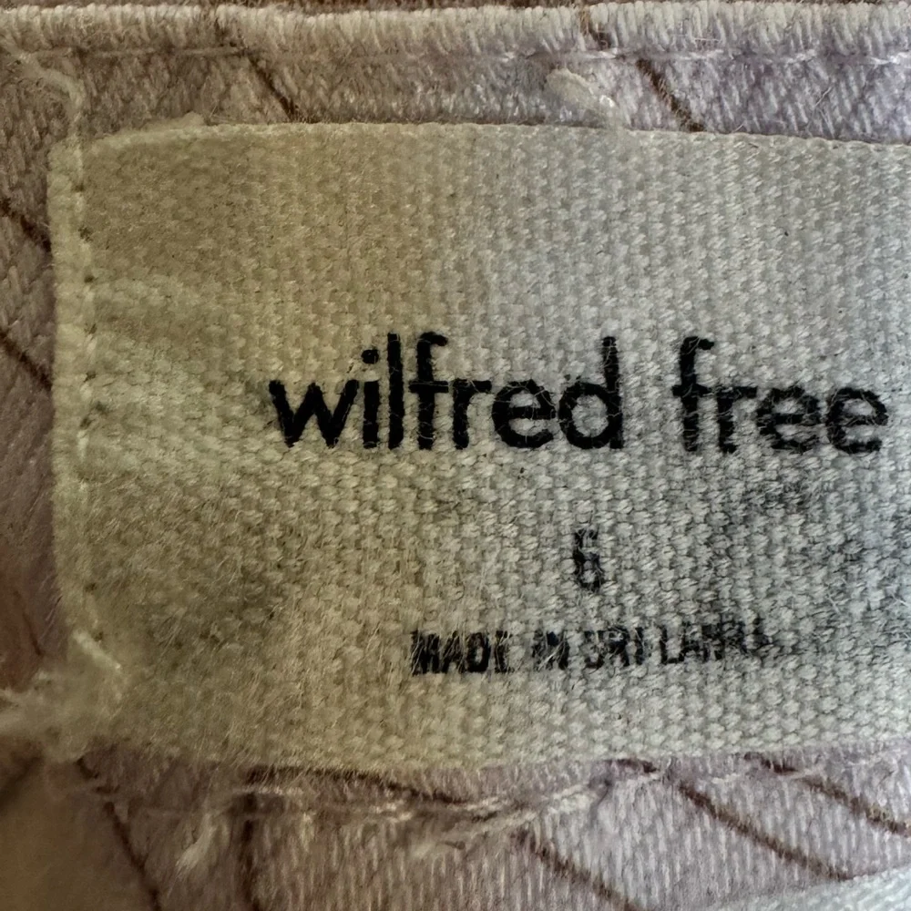 Aritzia Wilfred High Waisted Vera Twill Pant in Pink Soft Swirls. Size 6 - Picture 6 of 7